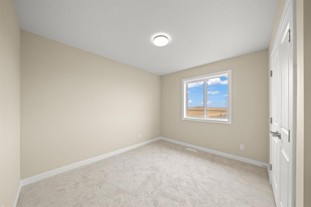 9 Sora Gate Se, Calgary, AB - Indoor Photo Showing Other Room