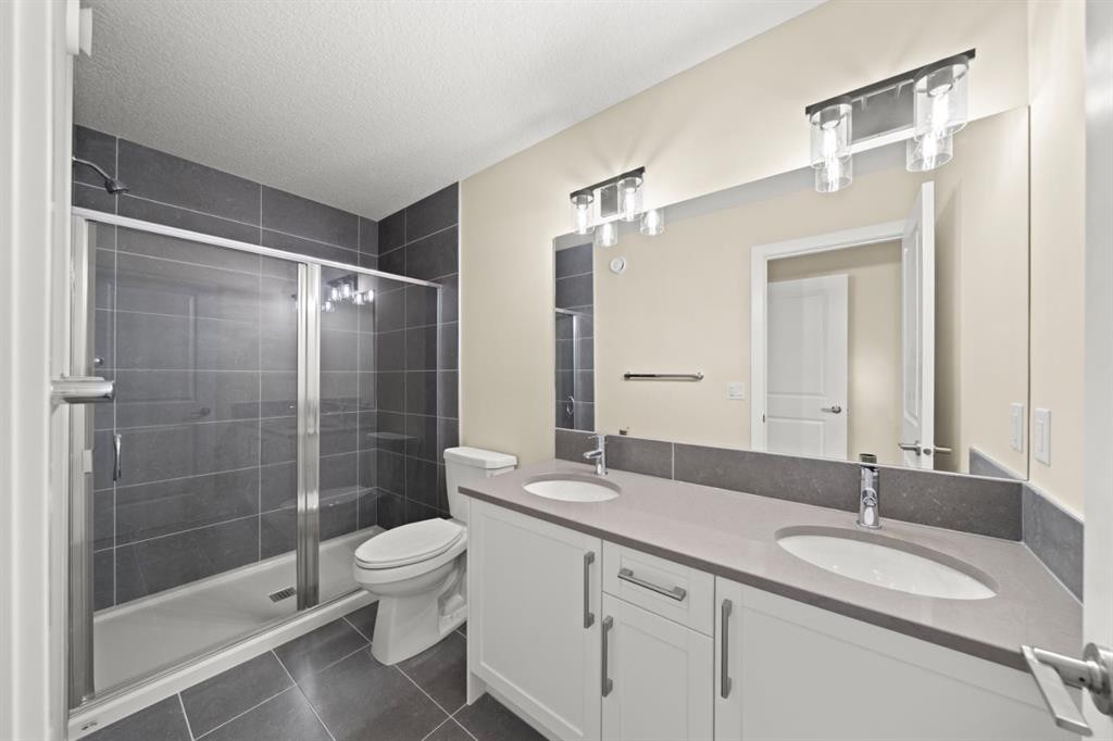 9 Sora Gate Se, Calgary, AB - Indoor Photo Showing Bathroom