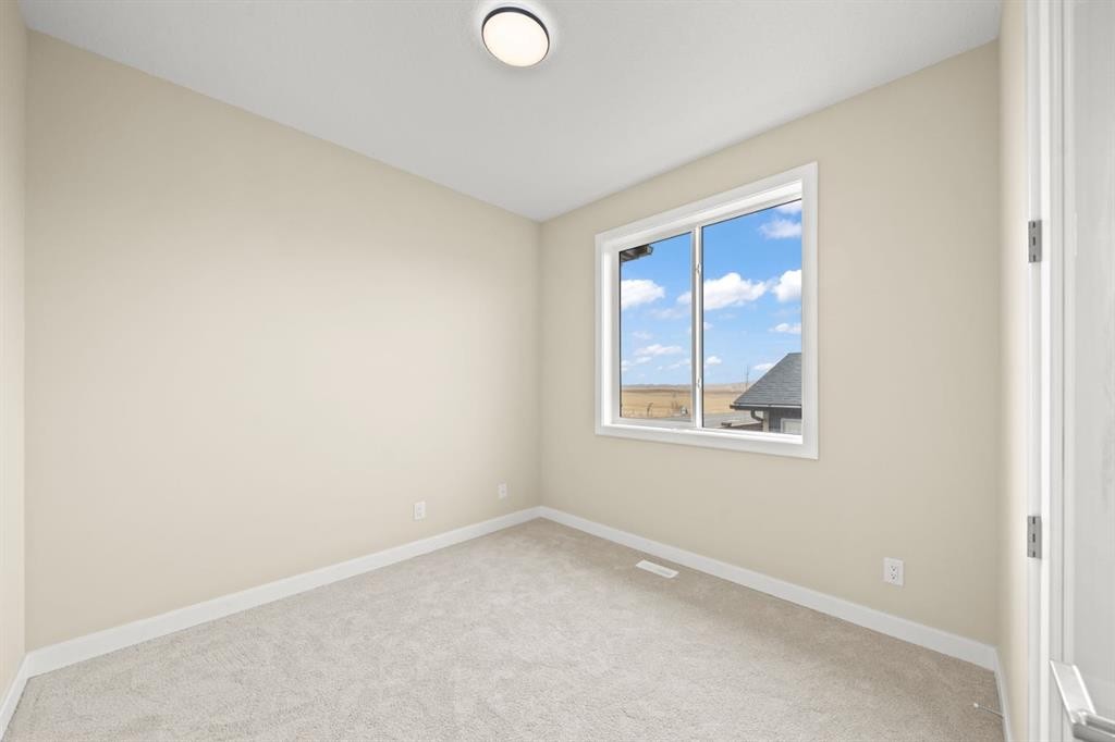 9 Sora Gate Se, Calgary, AB - Indoor Photo Showing Other Room