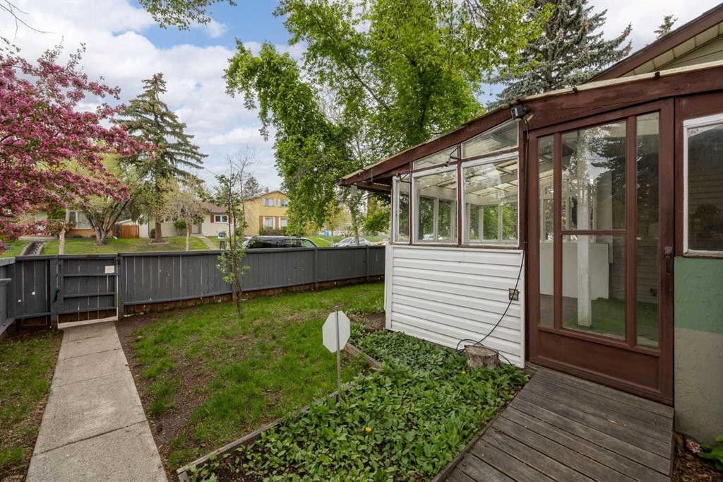 92 Erin Woods Drive Se, Calgary, AB - Outdoor