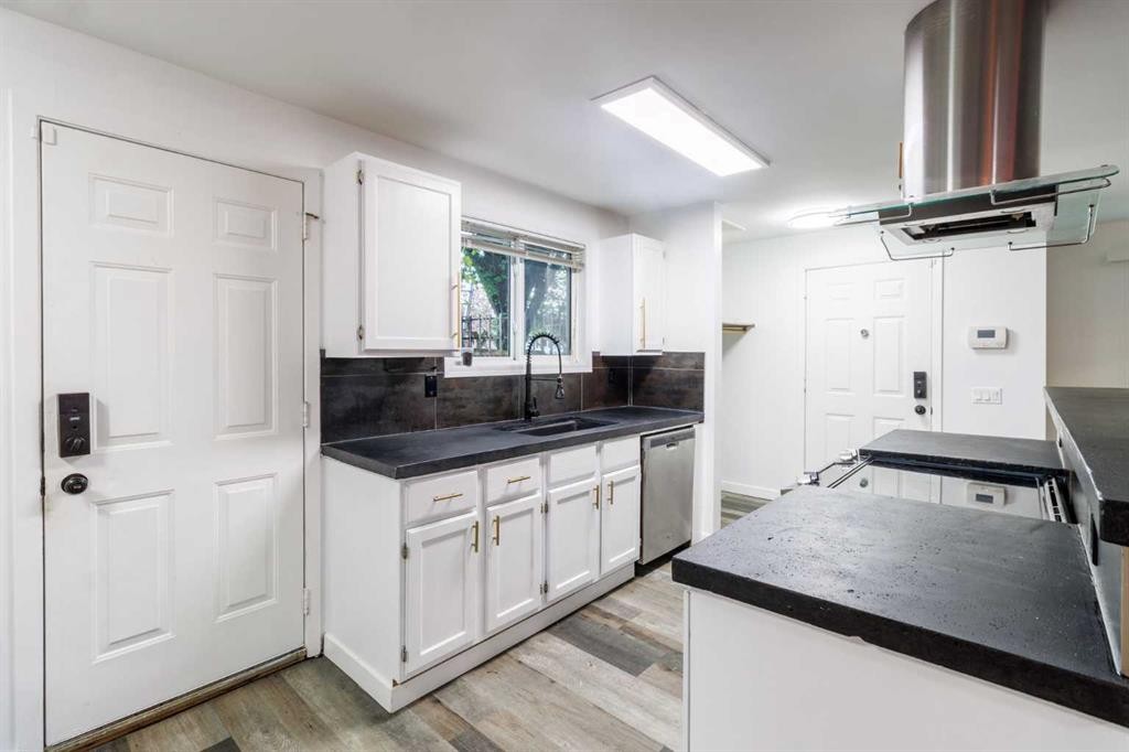 92 Erin Woods Drive Se, Calgary, AB - Indoor Photo Showing Kitchen