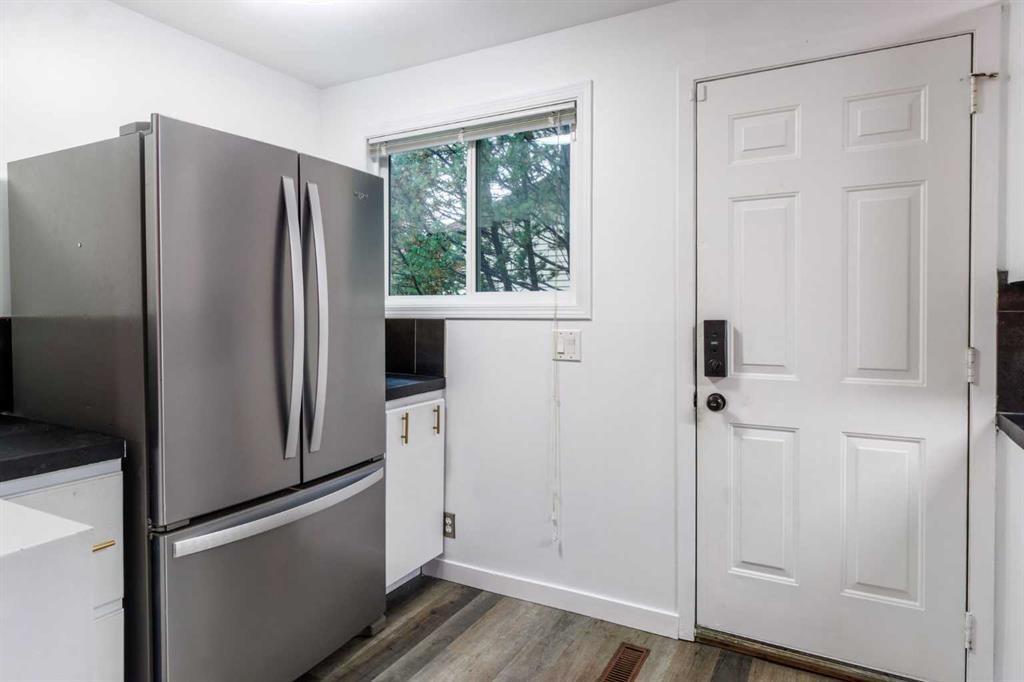 92 Erin Woods Drive Se, Calgary, AB - Indoor
