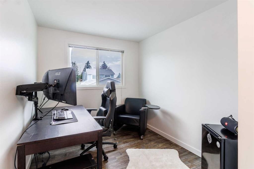 92 Erin Woods Drive Se, Calgary, AB - Indoor Photo Showing Office