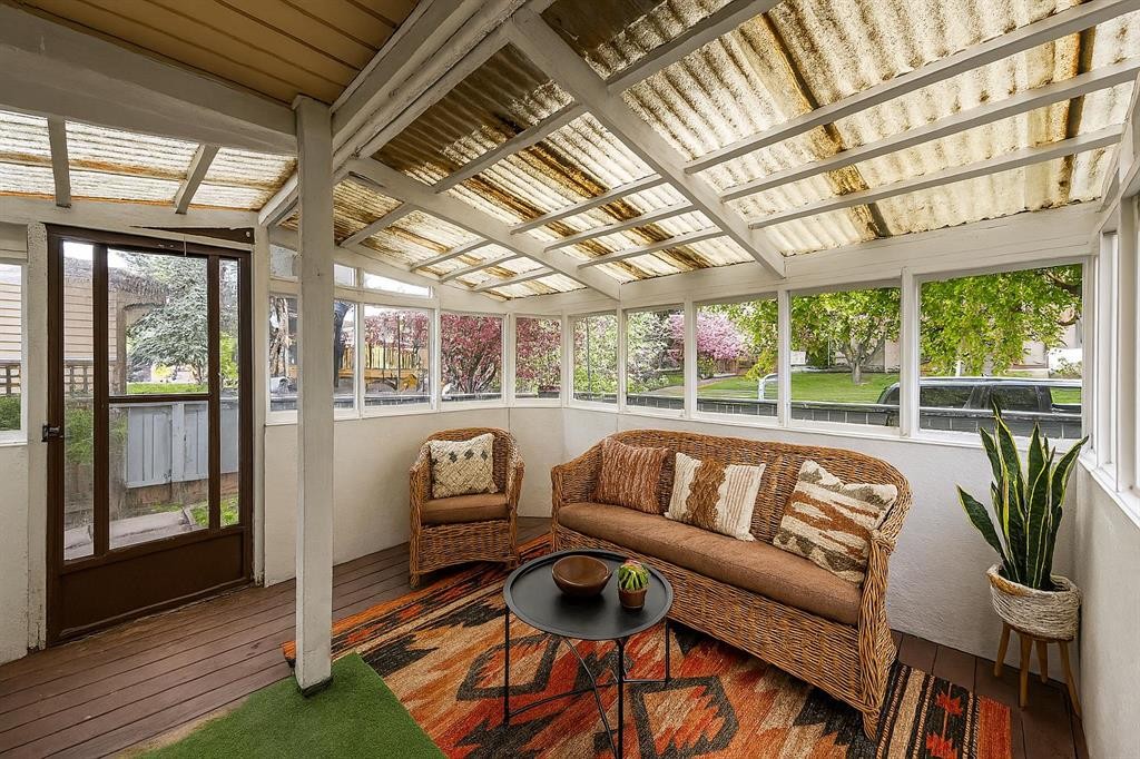 92 Erin Woods Drive Se, Calgary, AB - Indoor