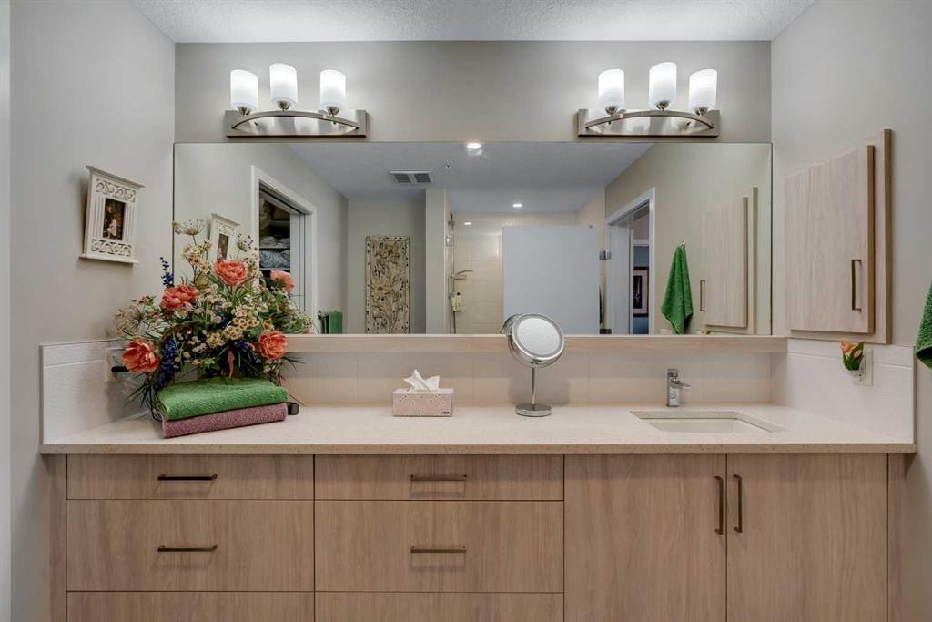 212-12 Mahogany Path Se, Calgary, AB - Indoor Photo Showing Bathroom