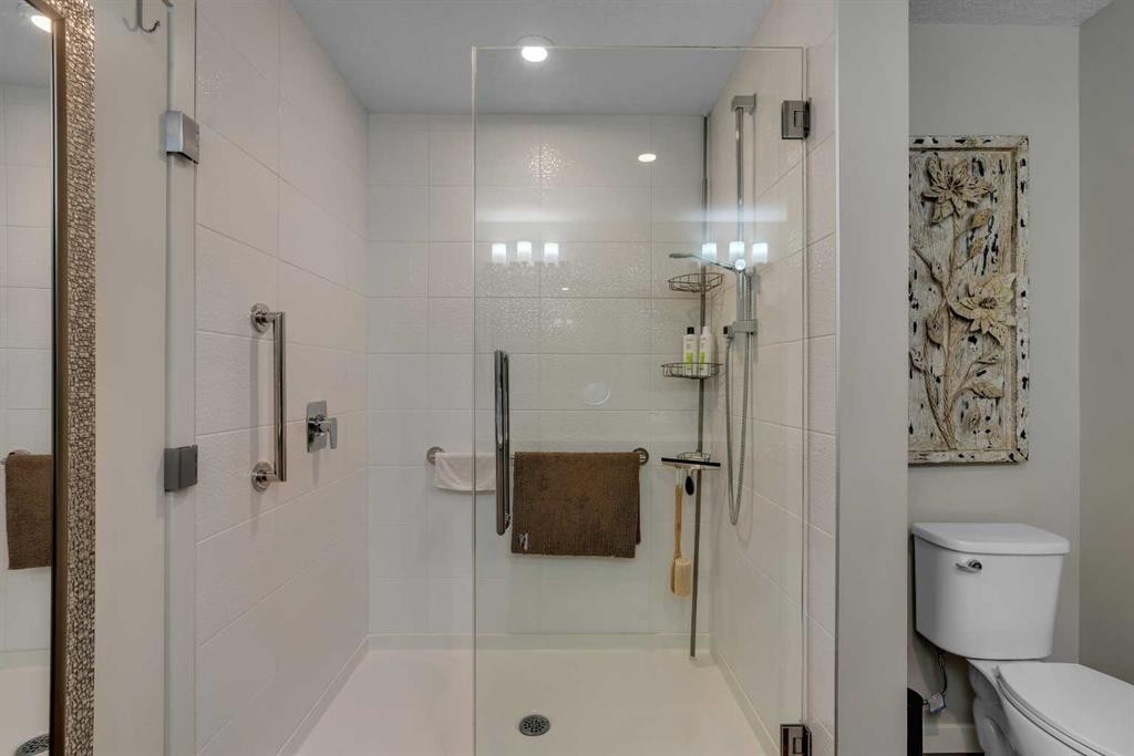 212-12 Mahogany Path Se, Calgary, AB - Indoor Photo Showing Bathroom