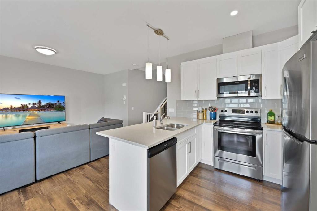 1167 Channelside Drive Sw, Airdrie, AB - Indoor Photo Showing Kitchen With Double Sink With Upgraded Kitchen