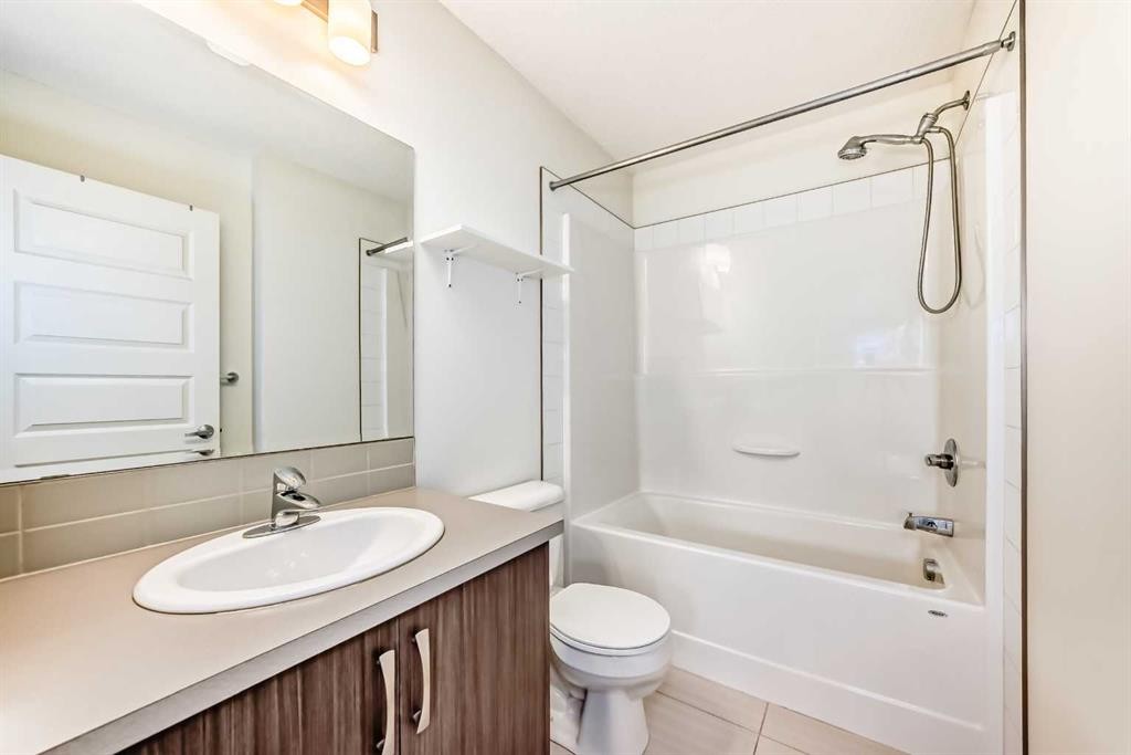 56 Auburn Bay Link Se, Calgary, AB - Indoor Photo Showing Bathroom