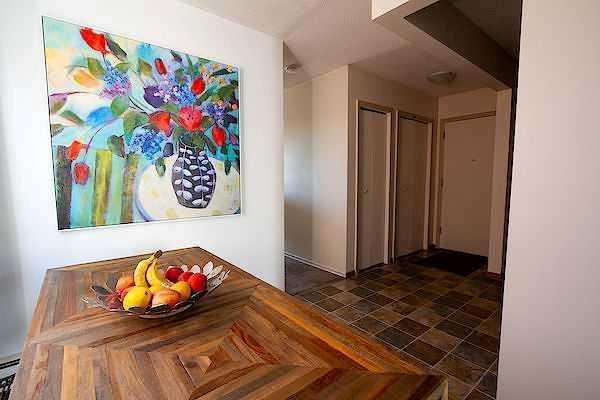 655 4 Av Ne, Calgary, AB - Indoor Photo Showing Other Room