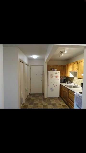 655 4 Av Ne, Calgary, AB - Indoor Photo Showing Kitchen