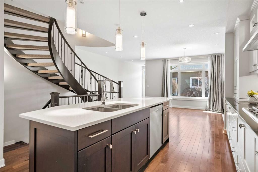2427 22A Street Nw, Calgary, AB - Indoor Photo Showing Kitchen With Double Sink With Upgraded Kitchen