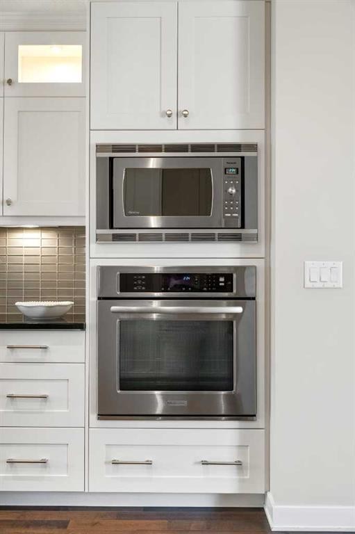 2427 22A Street Nw, Calgary, AB - Indoor Photo Showing Kitchen With Upgraded Kitchen