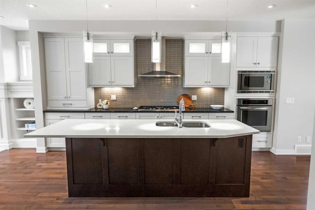 2427 22A Street Nw, Calgary, AB - Indoor Photo Showing Kitchen With Double Sink With Upgraded Kitchen