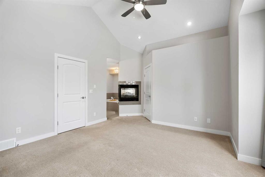2427 22A Street Nw, Calgary, AB - Indoor Photo Showing Other Room