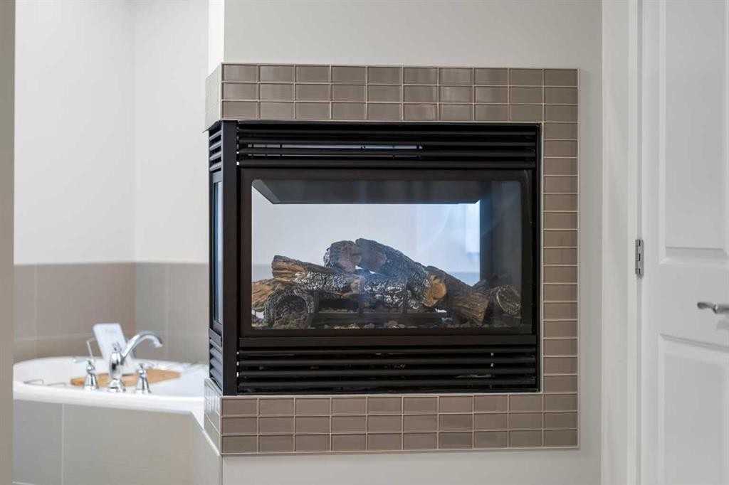 2427 22A Street Nw, Calgary, AB - Indoor With Fireplace