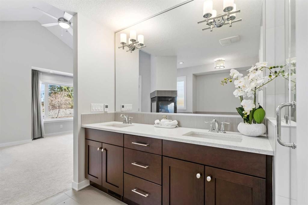 2427 22A Street Nw, Calgary, AB - Indoor Photo Showing Bathroom