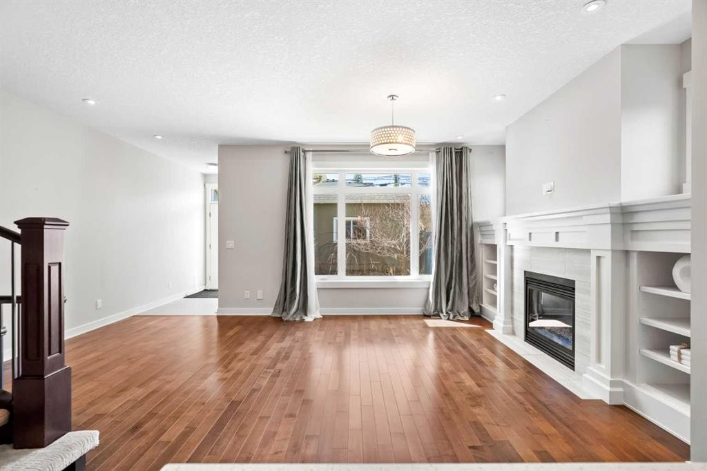2427 22A Street Nw, Calgary, AB - Indoor Photo Showing Living Room With Fireplace