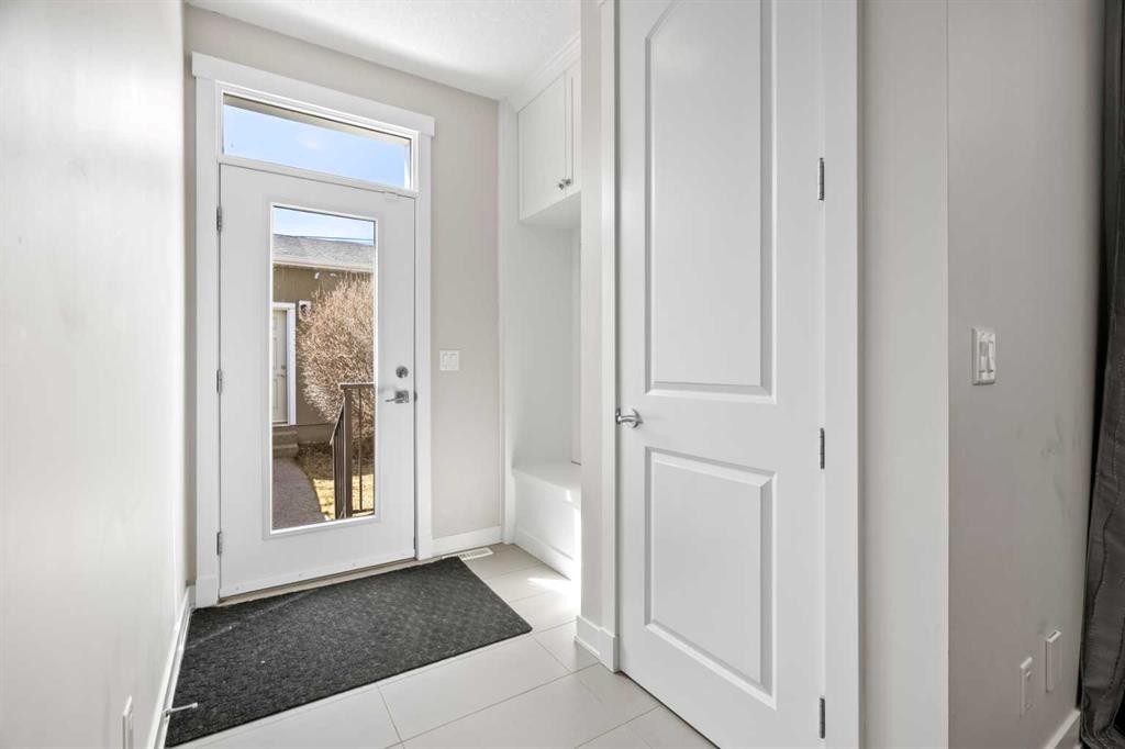 2427 22A Street Nw, Calgary, AB - Indoor Photo Showing Other Room