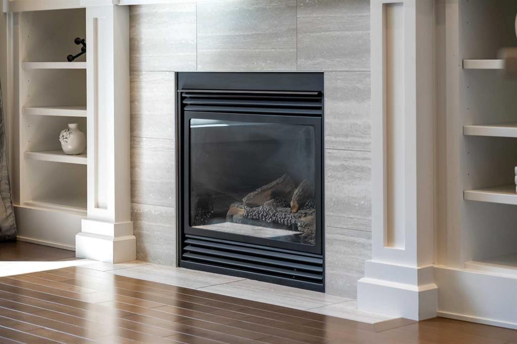 2427 22A Street Nw, Calgary, AB - Indoor Photo Showing Living Room With Fireplace