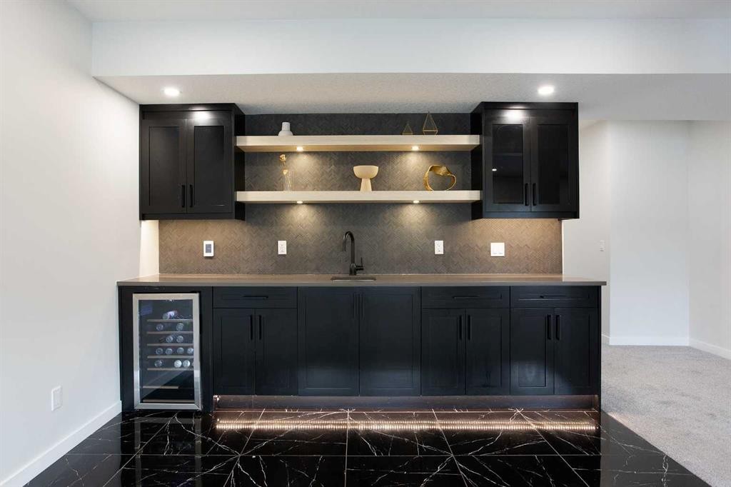 206 Rowley Way Nw, Calgary, AB - Indoor Photo Showing Kitchen