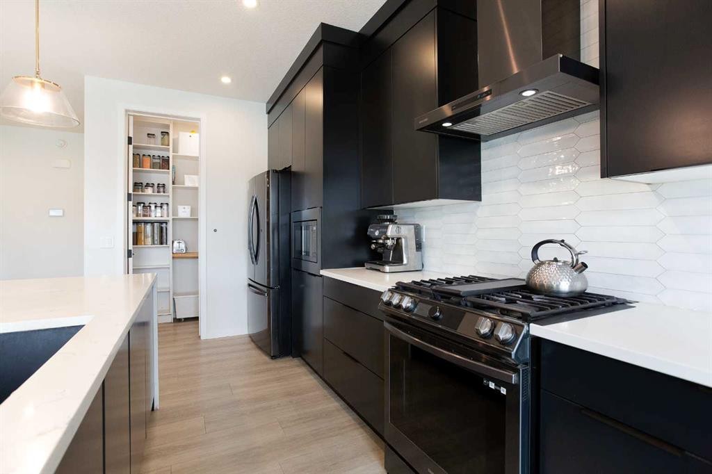 206 Rowley Way Nw, Calgary, AB - Indoor Photo Showing Kitchen With Upgraded Kitchen
