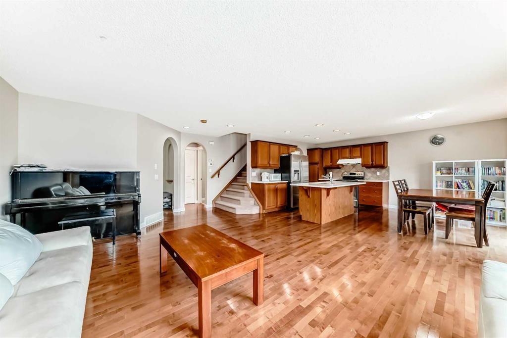 264 Everwillow Green Sw, Calgary, AB - Indoor Photo Showing Living Room
