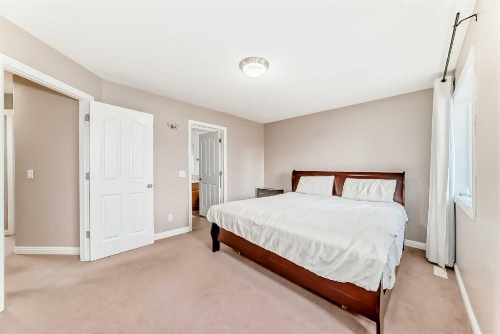 264 Everwillow Green Sw, Calgary, AB - Indoor Photo Showing Bedroom
