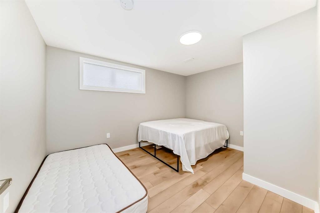 264 Everwillow Green Sw, Calgary, AB - Indoor Photo Showing Bedroom