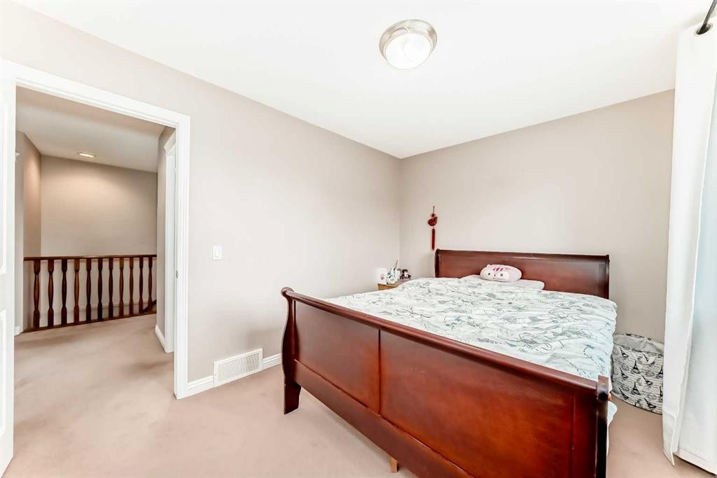 264 Everwillow Green Sw, Calgary, AB - Indoor Photo Showing Bedroom