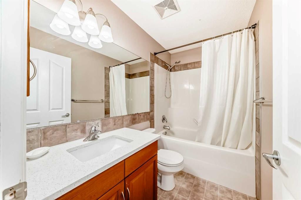 264 Everwillow Green Sw, Calgary, AB - Indoor Photo Showing Bathroom