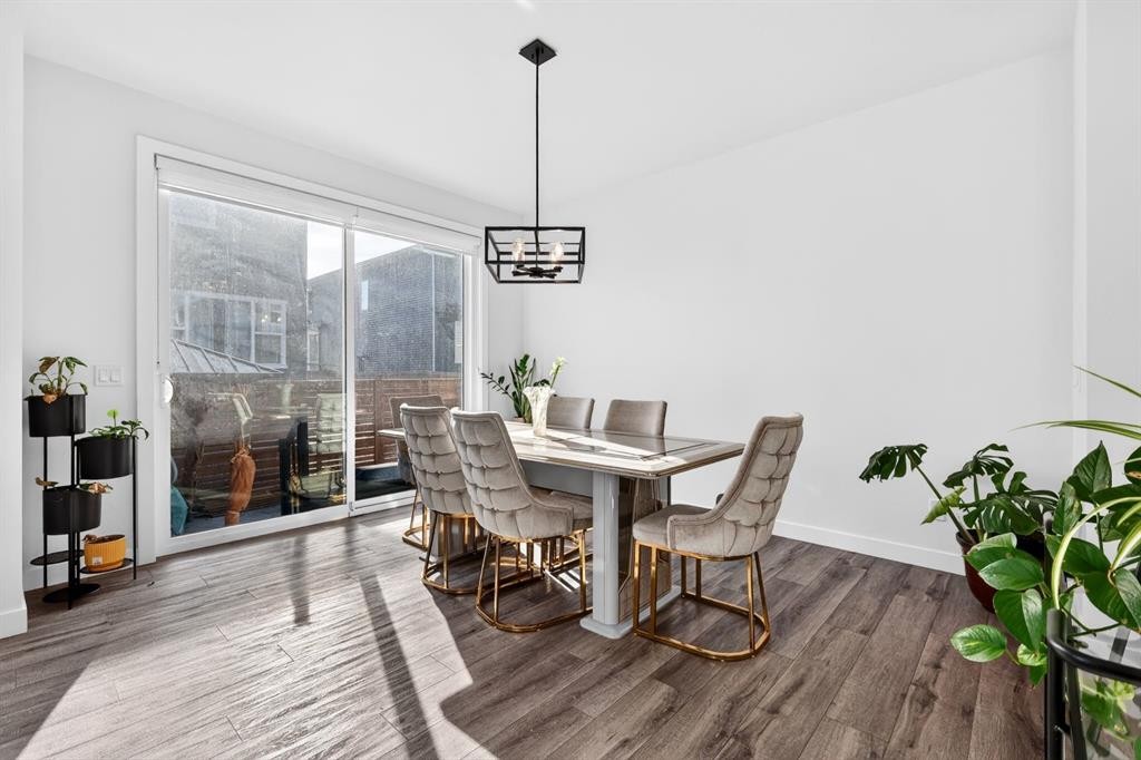 208 Dawson Circle, Chestermere, AB - Indoor Photo Showing Dining Room