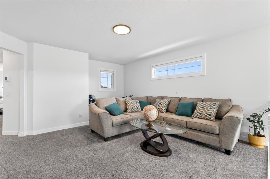 208 Dawson Circle, Chestermere, AB - Indoor Photo Showing Living Room