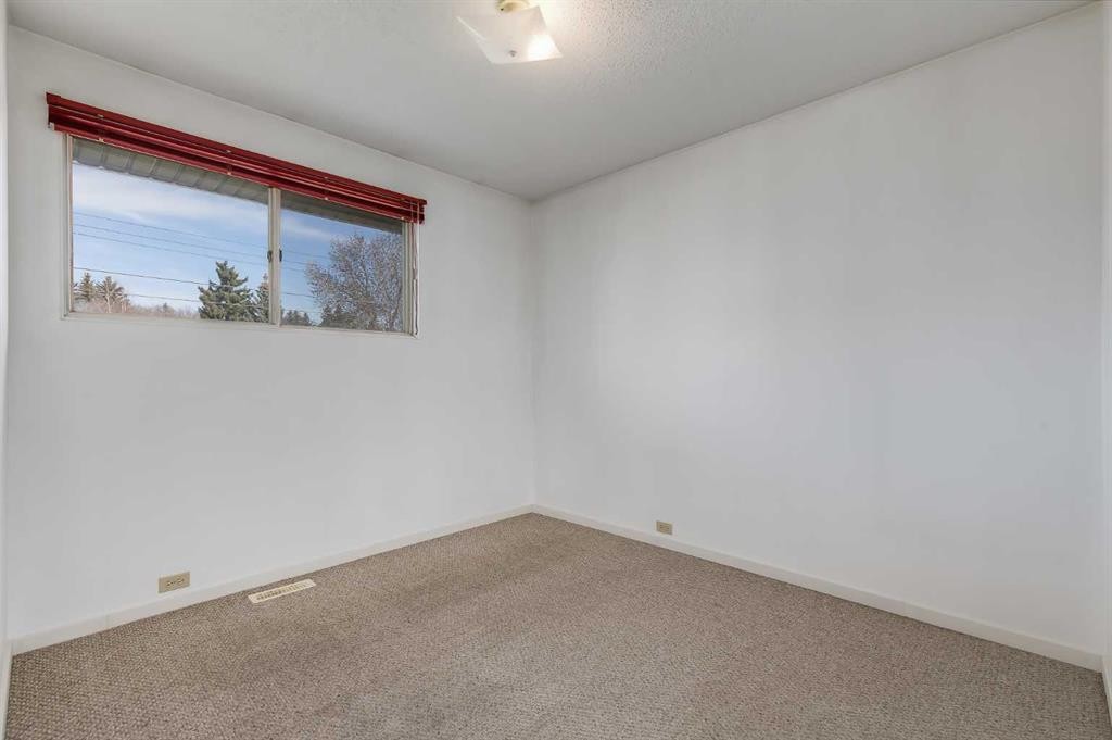 248 Huntcroft Road Ne, Calgary, AB - Indoor Photo Showing Other Room