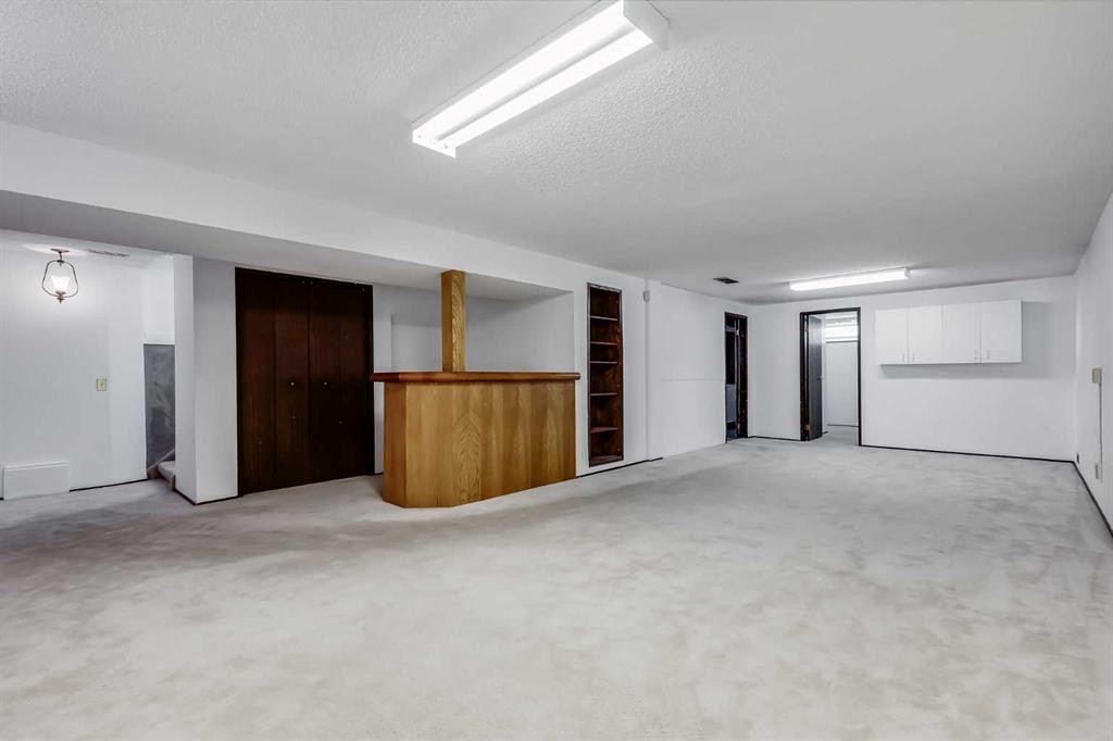248 Huntcroft Road Ne, Calgary, AB - Indoor