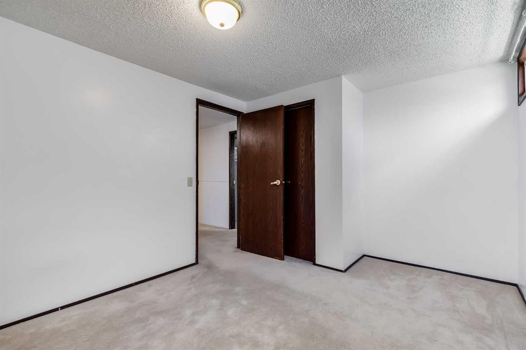 248 Huntcroft Road Ne, Calgary, AB - Indoor Photo Showing Other Room