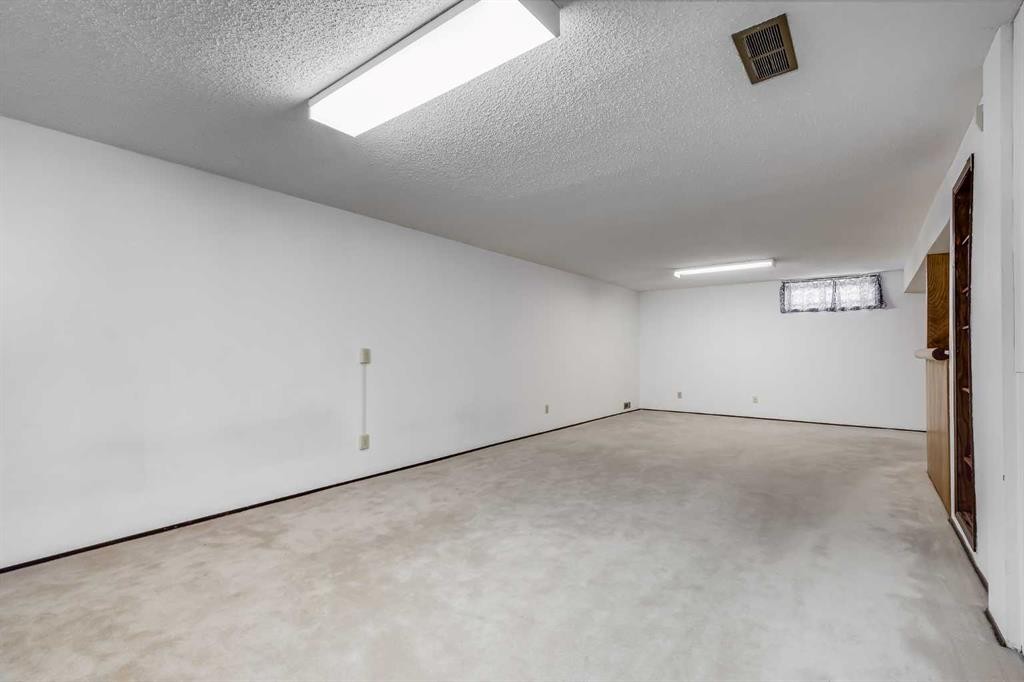 248 Huntcroft Road Ne, Calgary, AB - Indoor Photo Showing Other Room