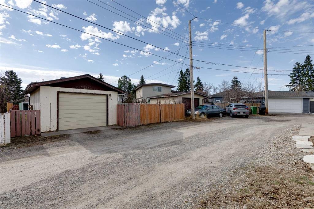 248 Huntcroft Road Ne, Calgary, AB - Outdoor