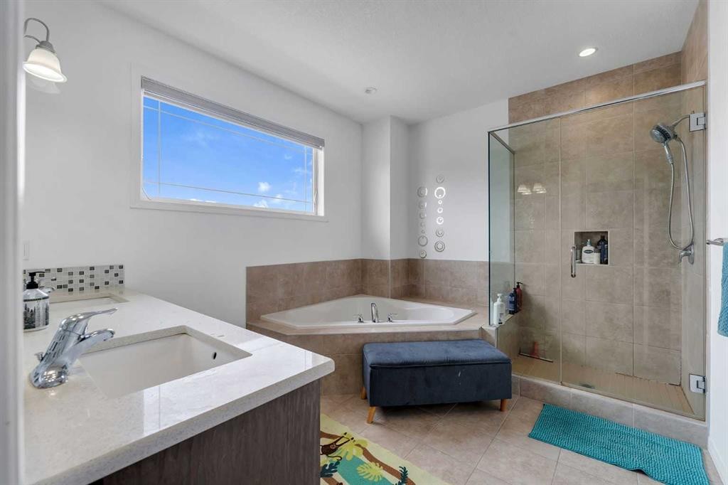 112 Cityside Terrace Ne, Calgary, AB - Indoor Photo Showing Bathroom