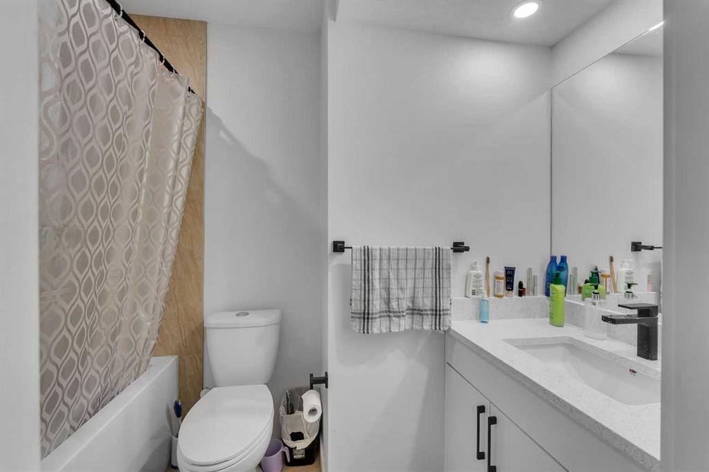 112 Cityside Terrace Ne, Calgary, AB - Indoor Photo Showing Bathroom