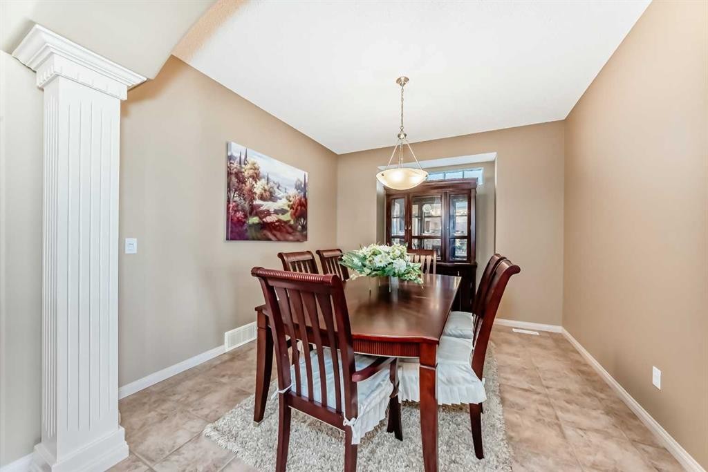 92 Hamptons Drive Nw, Calgary, AB - Indoor Photo Showing Dining Room