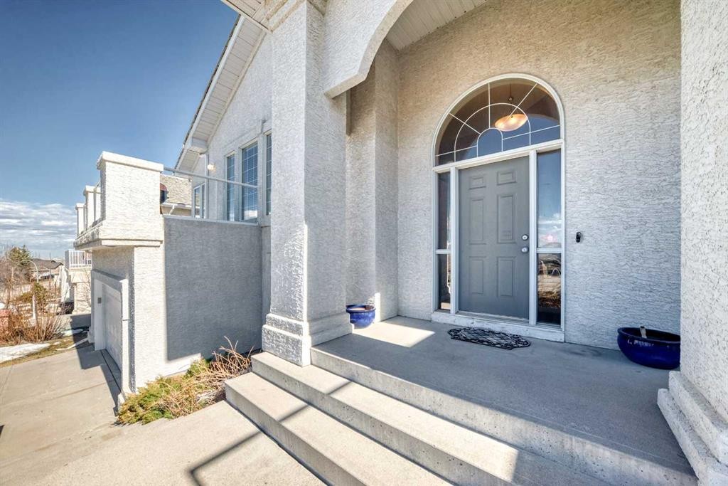 92 Hamptons Drive Nw, Calgary, AB - Outdoor With Exterior