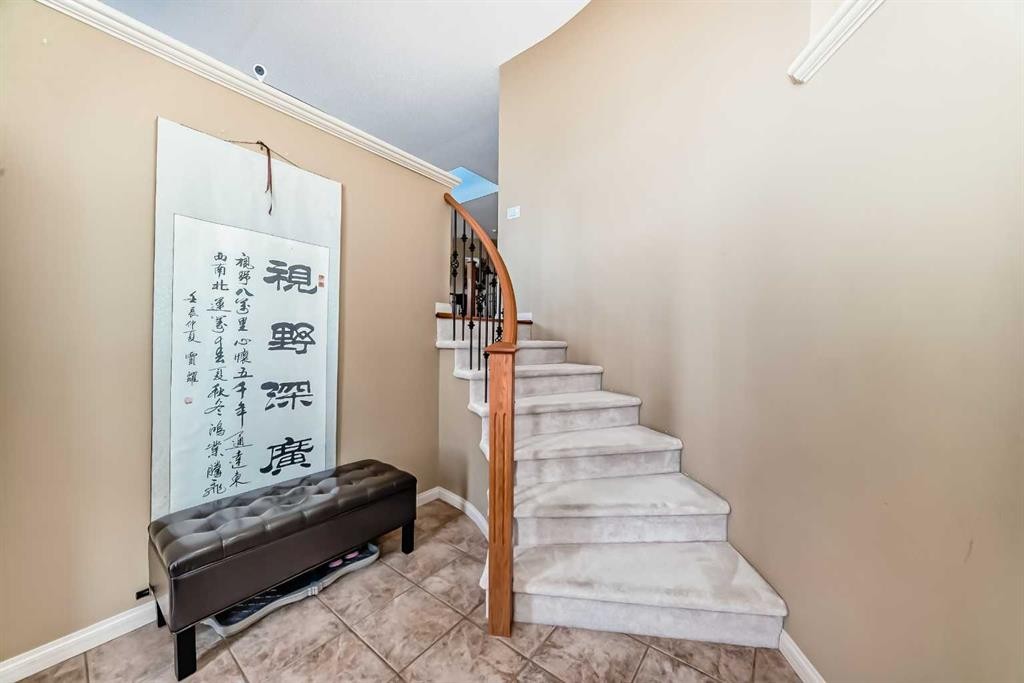92 Hamptons Drive Nw, Calgary, AB - Indoor Photo Showing Other Room