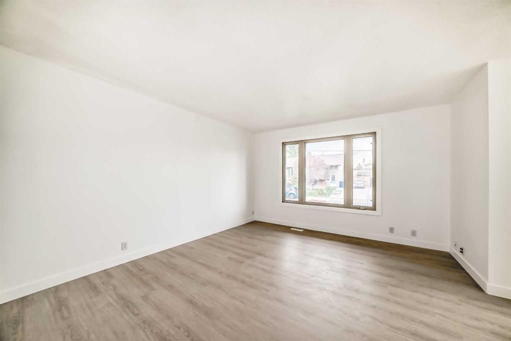 4327 38 Street Ne, Calgary, AB