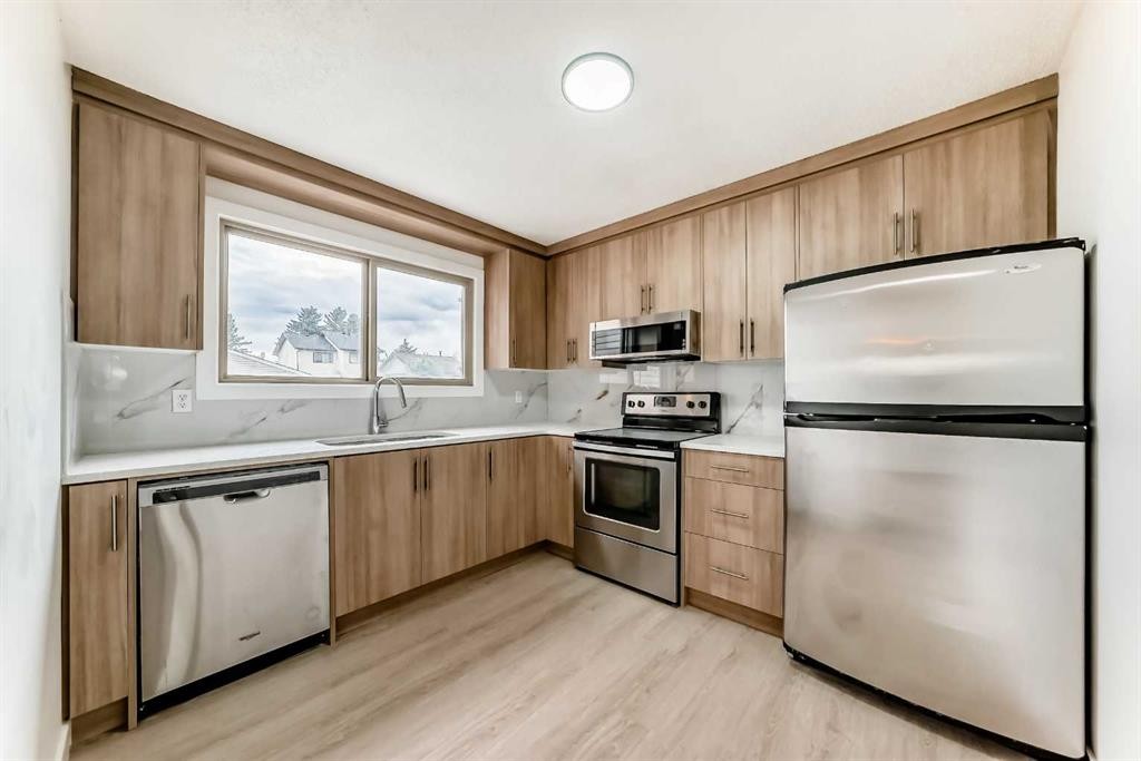 4327 38 Street Ne, Calgary, AB