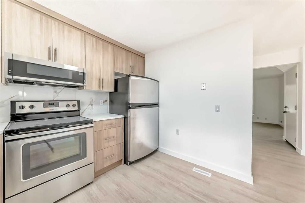 4327 38 Street Ne, Calgary, AB