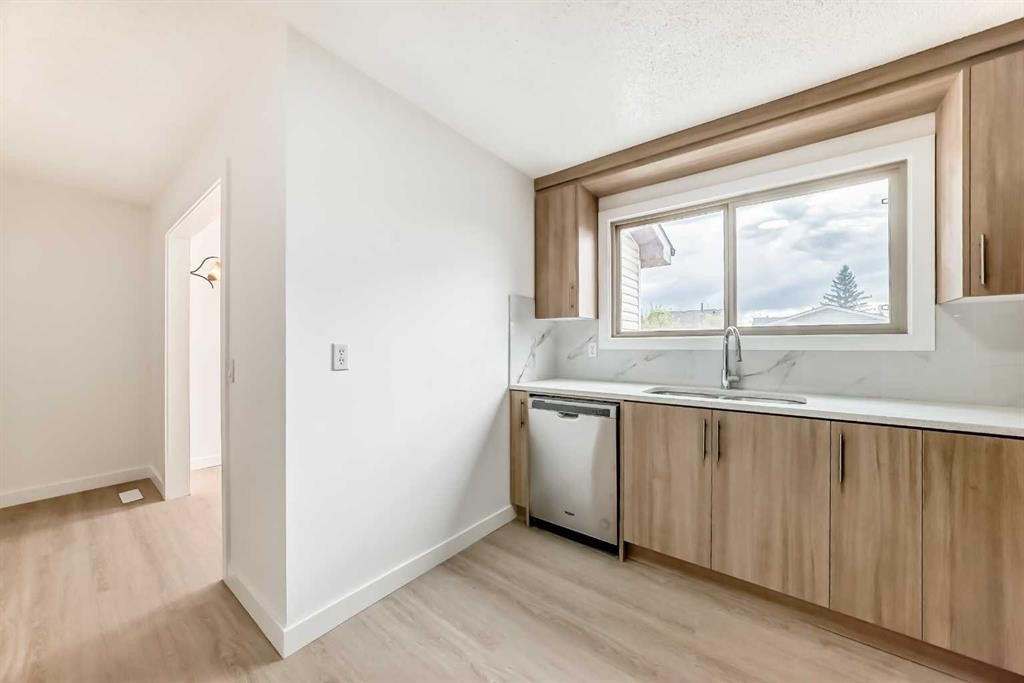4327 38 Street Ne, Calgary, AB