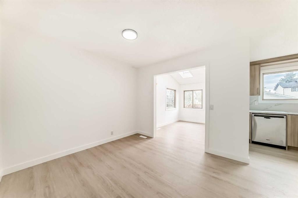 4327 38 Street Ne, Calgary, AB