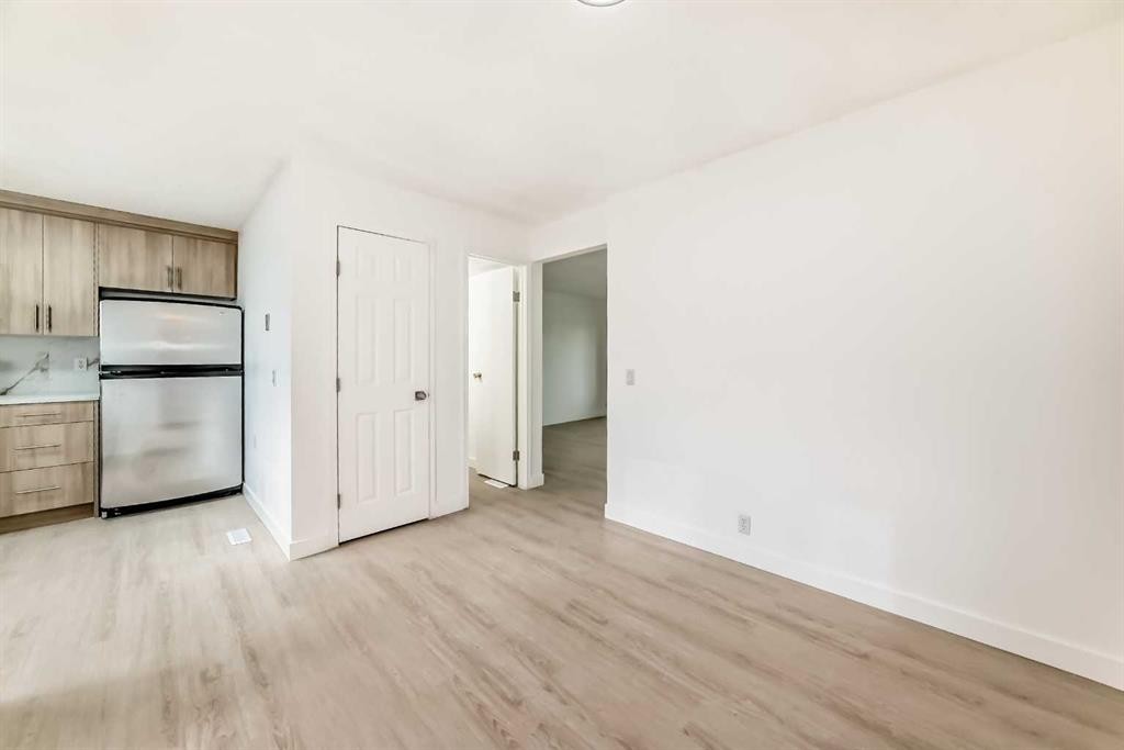 4327 38 Street Ne, Calgary, AB