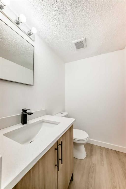 4327 38 Street Ne, Calgary, AB