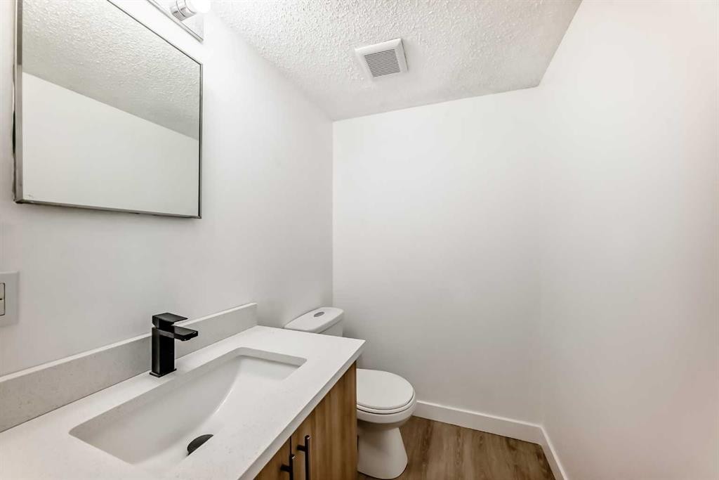 4327 38 Street Ne, Calgary, AB